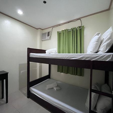 Blue Lagoon Inn & Suites Puerto Princesa Екстериор снимка