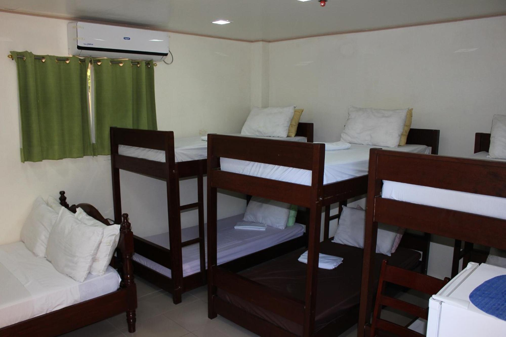 Blue Lagoon Inn & Suites Puerto Princesa Екстериор снимка