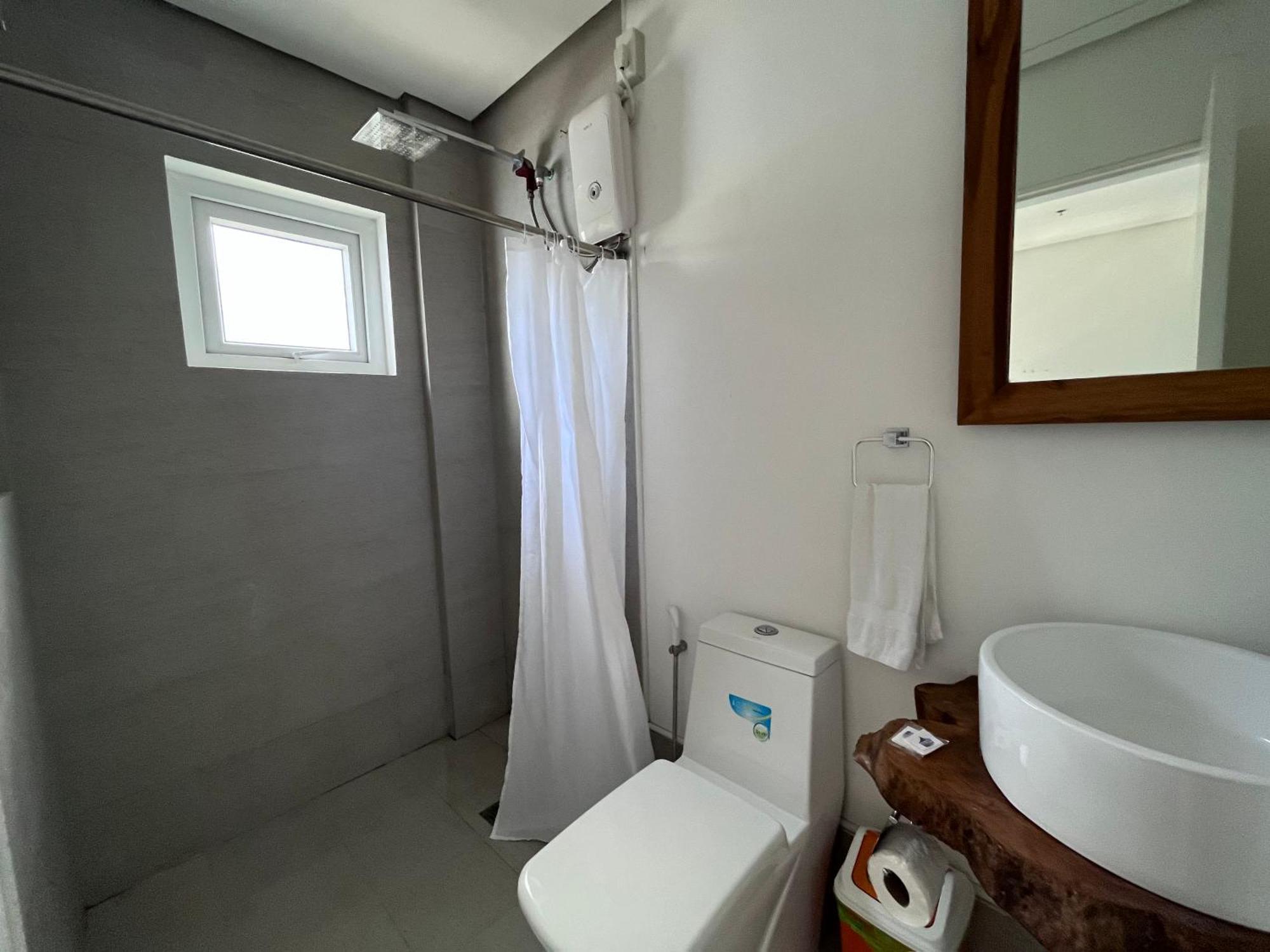 Blue Lagoon Inn & Suites Puerto Princesa Екстериор снимка