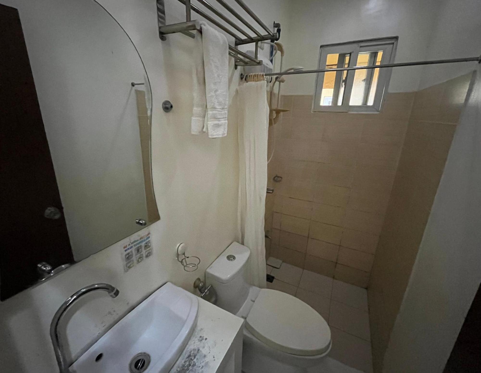 Blue Lagoon Inn & Suites Puerto Princesa Екстериор снимка