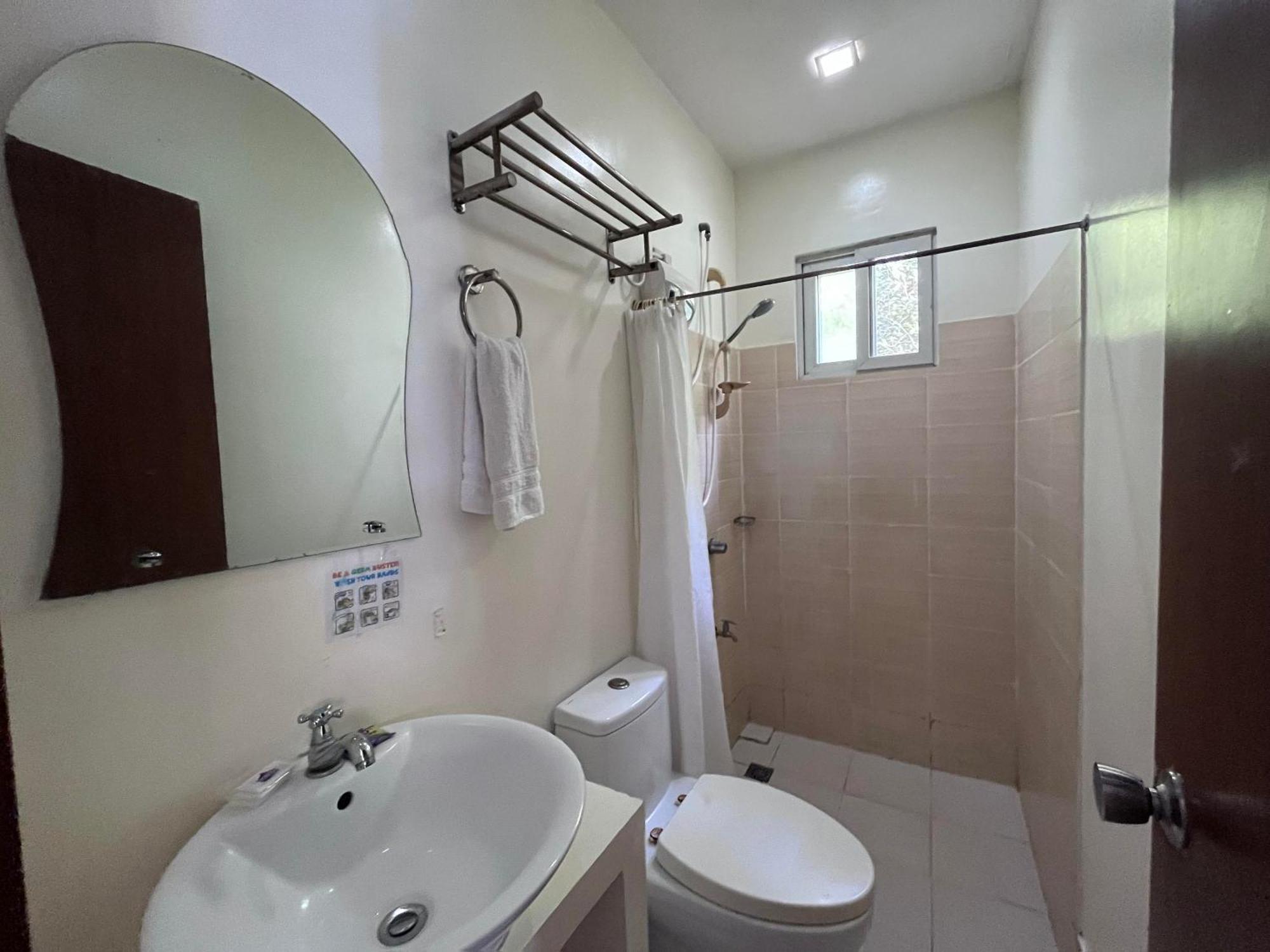 Blue Lagoon Inn & Suites Puerto Princesa Екстериор снимка