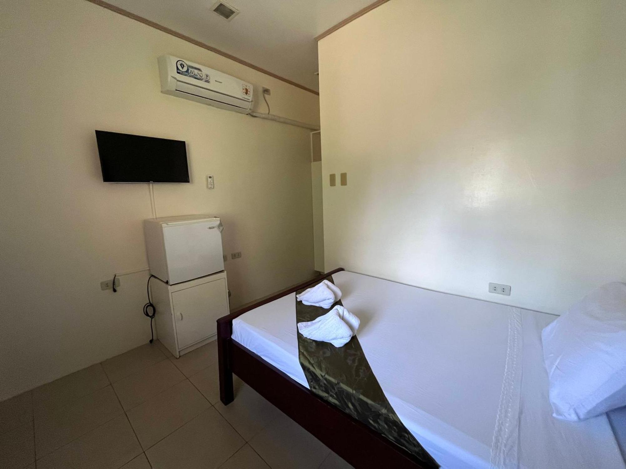 Blue Lagoon Inn & Suites Puerto Princesa Екстериор снимка