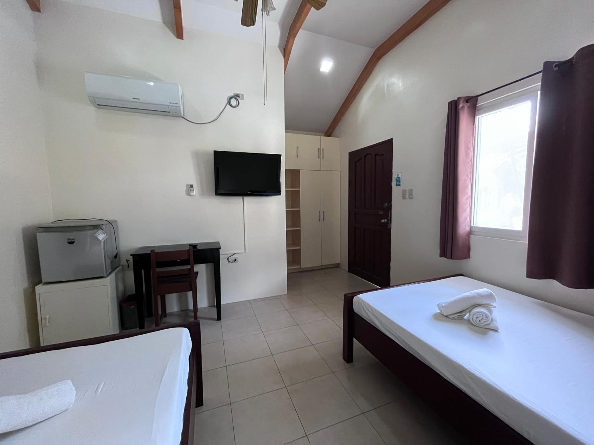Blue Lagoon Inn & Suites Puerto Princesa Екстериор снимка