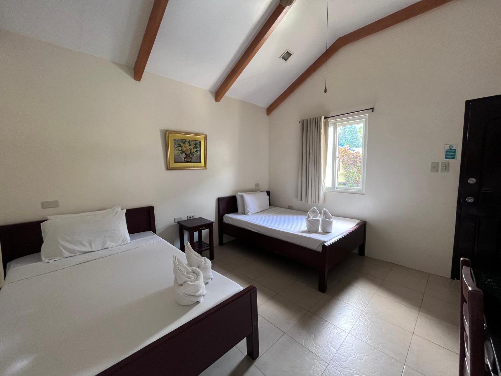 Blue Lagoon Inn & Suites Puerto Princesa Екстериор снимка