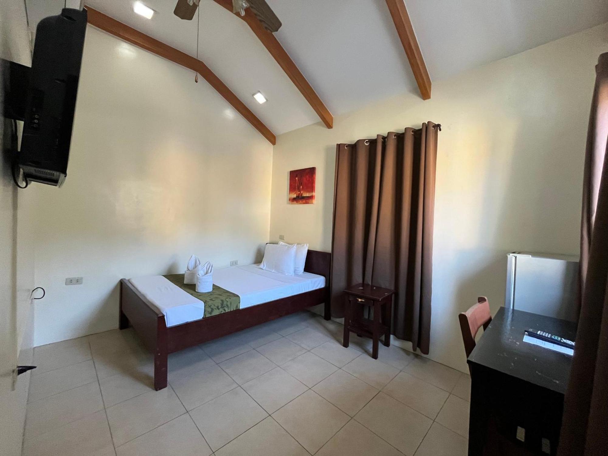 Blue Lagoon Inn & Suites Puerto Princesa Екстериор снимка