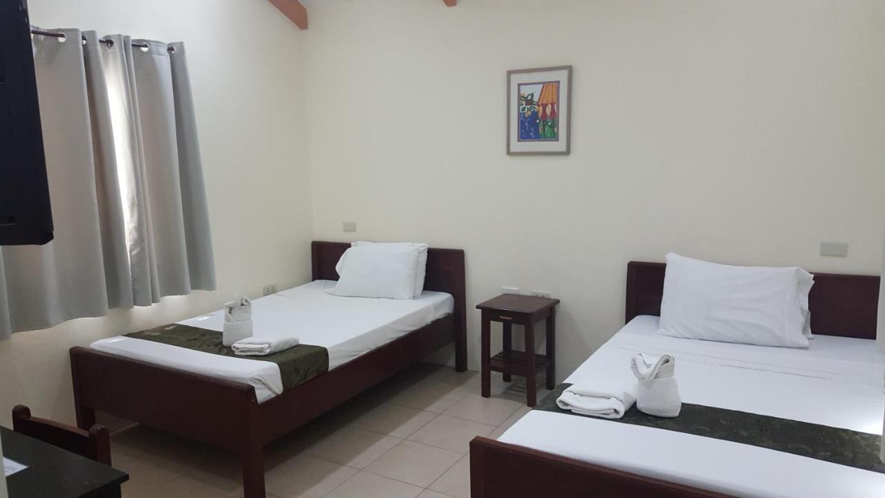 Blue Lagoon Inn & Suites Puerto Princesa Екстериор снимка