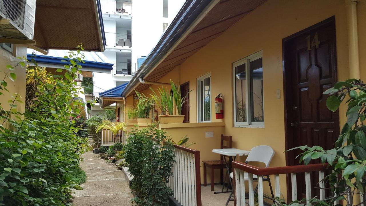 Blue Lagoon Inn & Suites Puerto Princesa Екстериор снимка