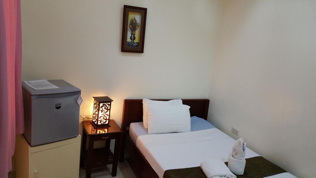 Blue Lagoon Inn & Suites Puerto Princesa Екстериор снимка