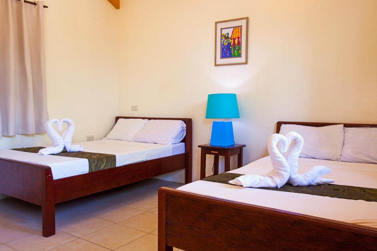 Blue Lagoon Inn & Suites Puerto Princesa Екстериор снимка